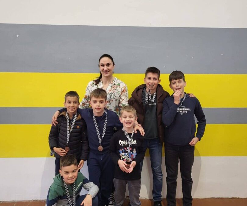 Šahovska ekipa na postolju!